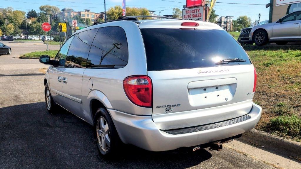 Dodge Grand Caravan photo 4