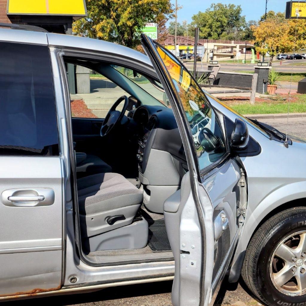 Dodge Grand Caravan photo 17
