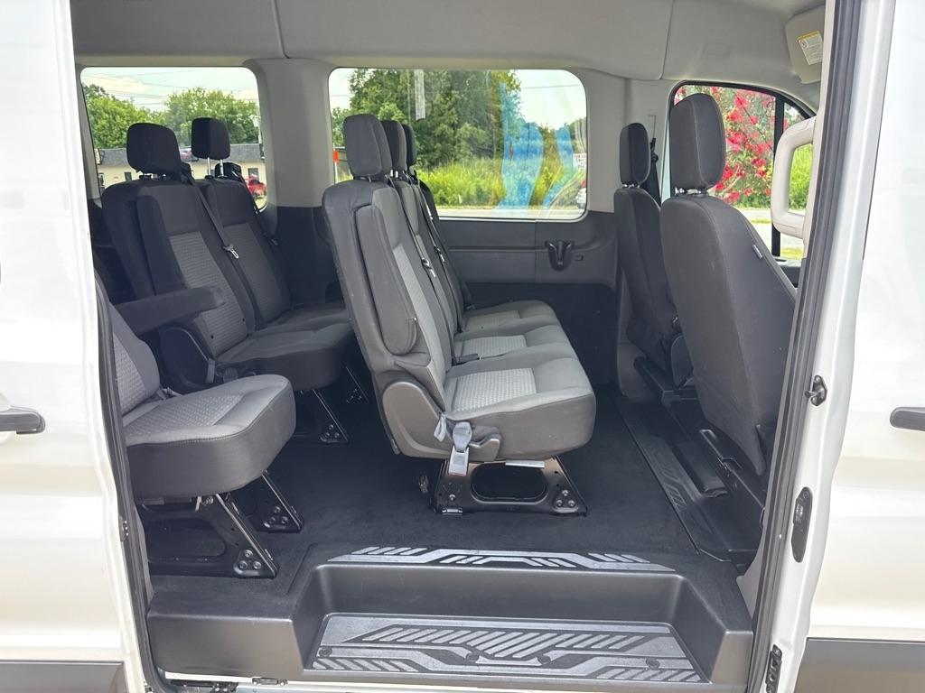 Ford Transit 350 Wagon Med. Roof XL w/Sliding Pass. 148-in. WB 2024