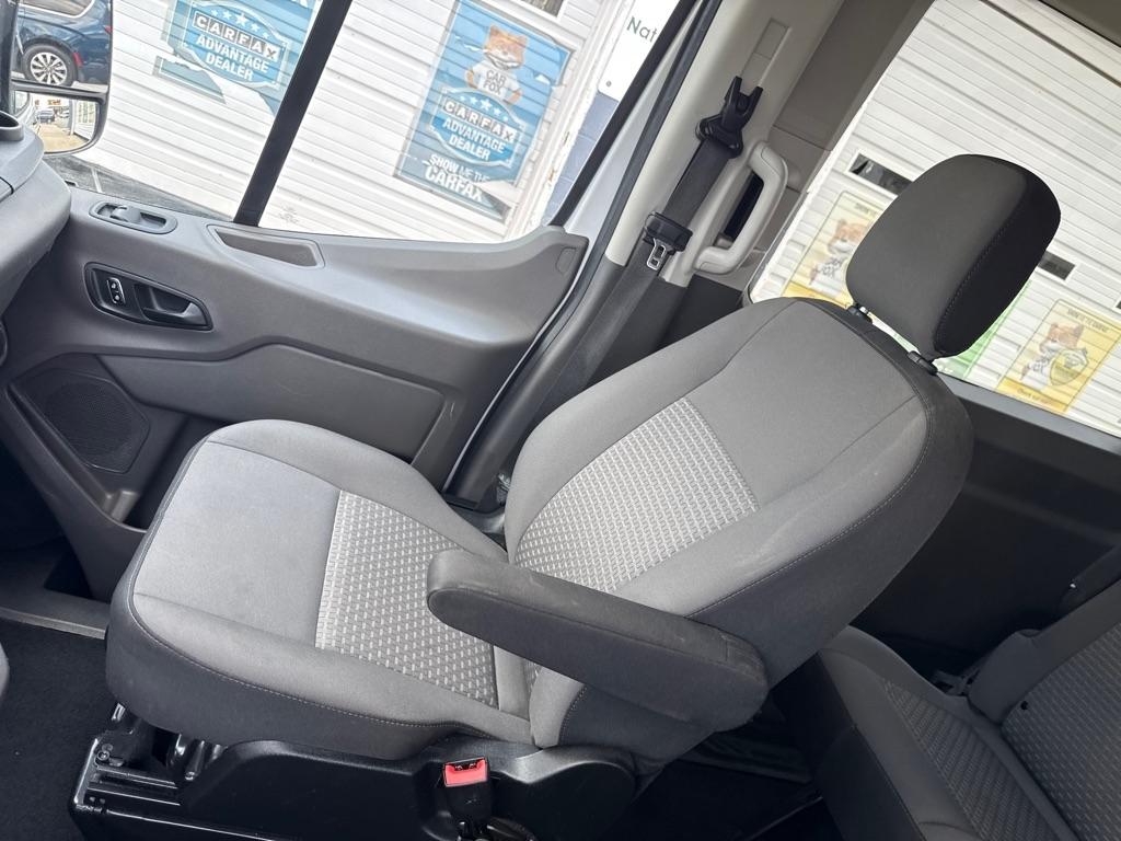 Ford Transit 350 Wagon Med. Roof XL w/Sliding Pass. 148-in. WB 2024