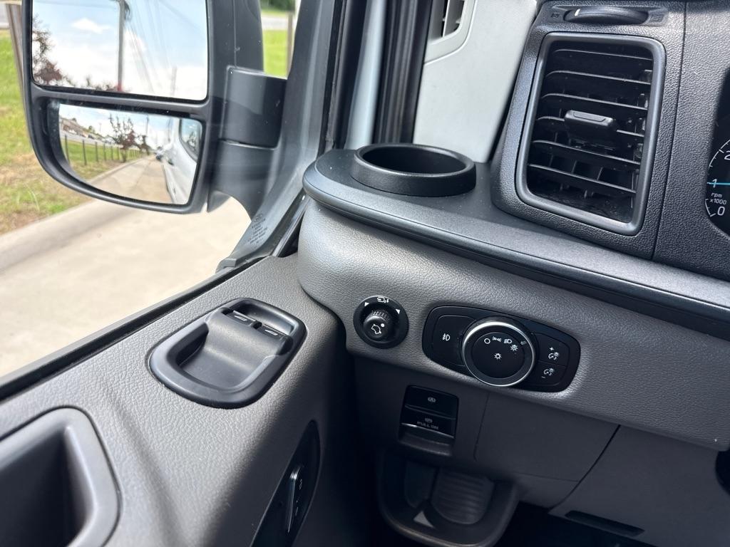Ford Transit 350 Wagon Med. Roof XL w/Sliding Pass. 148-in. WB 2024