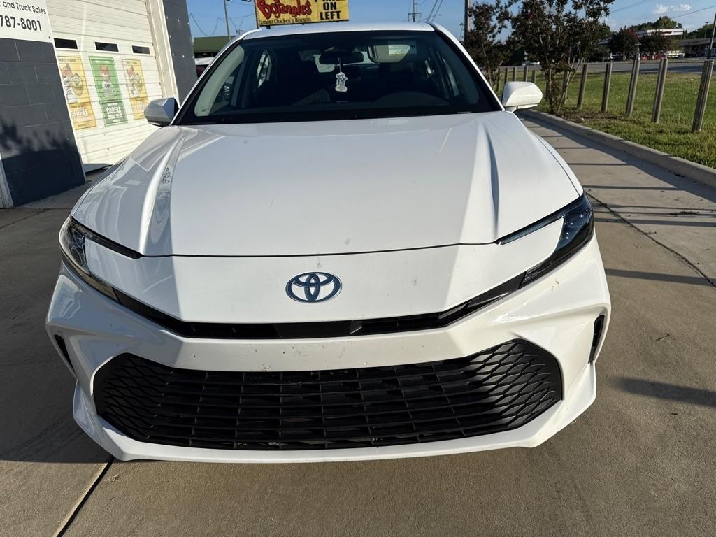 Toyota Camry Hybrid XLE 2025