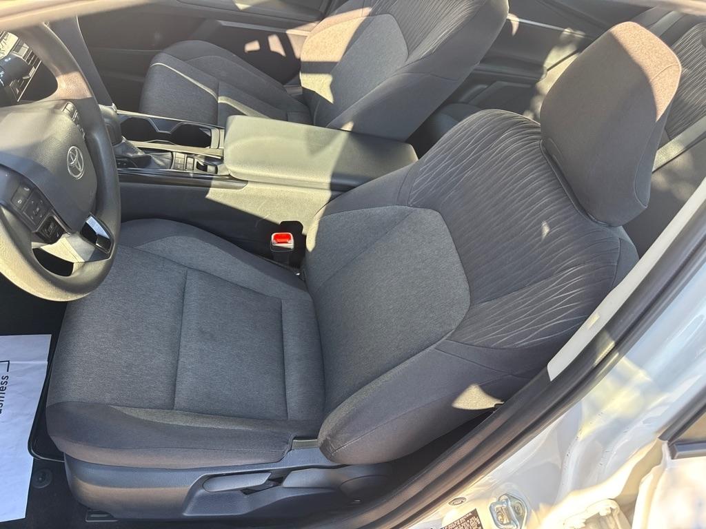 Toyota Camry Hybrid XLE 2025