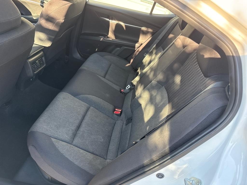 Toyota Camry Hybrid XLE 2025