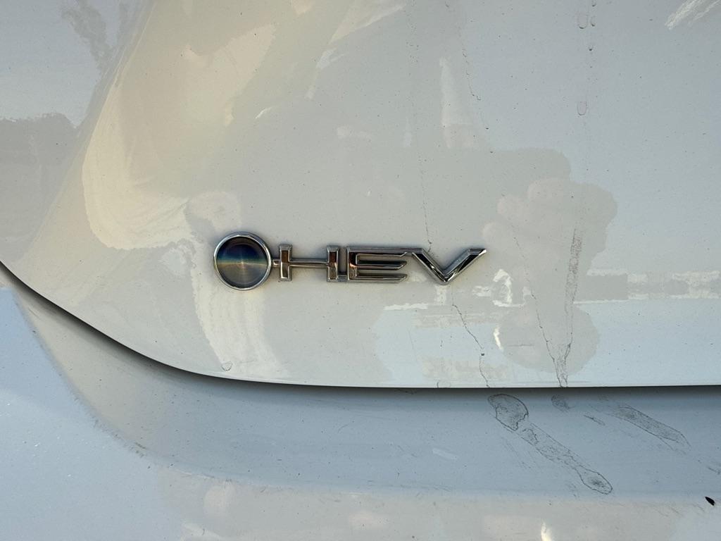 Toyota Camry Hybrid XLE 2025