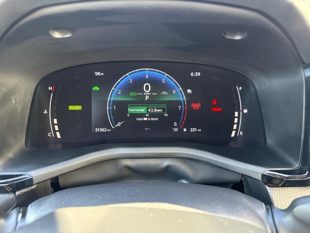 Toyota Camry Hybrid XLE 2025