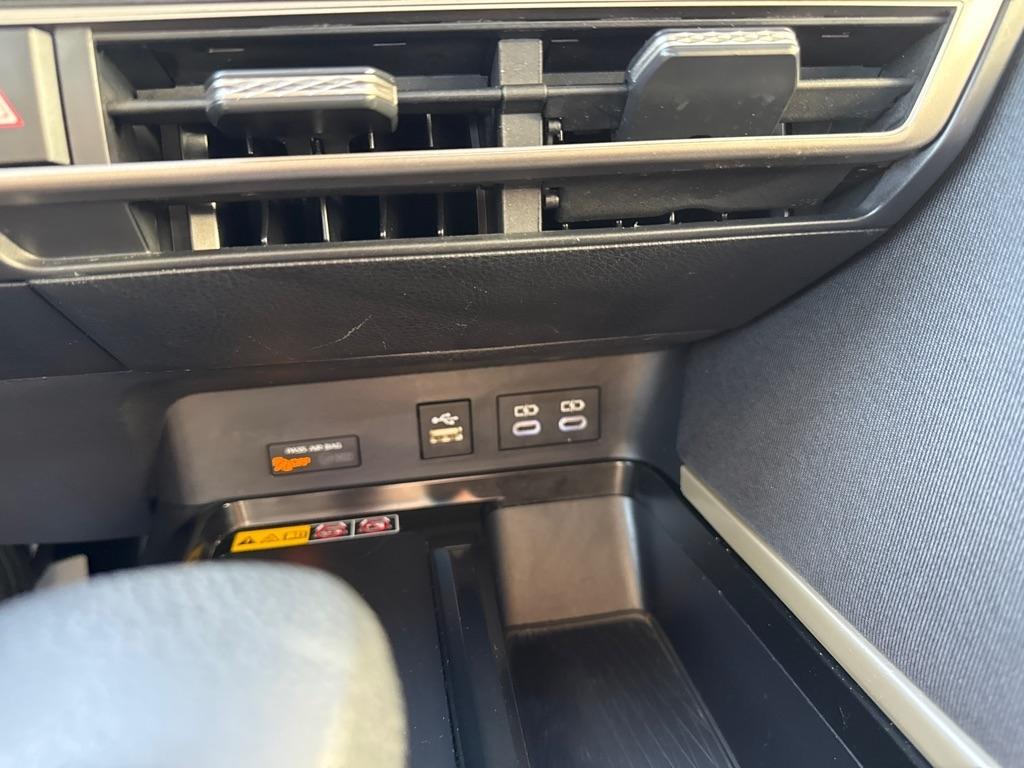 Toyota Camry Hybrid XLE 2025