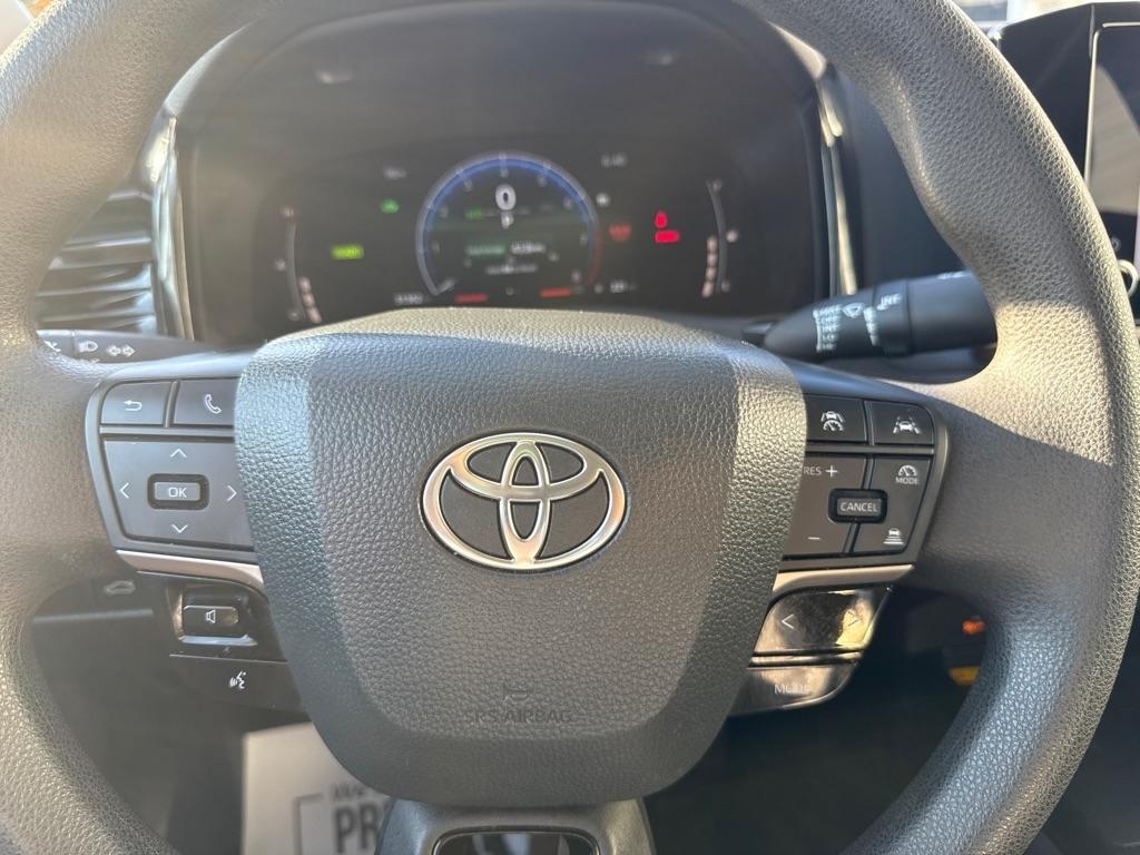 Toyota Camry Hybrid XLE 2025