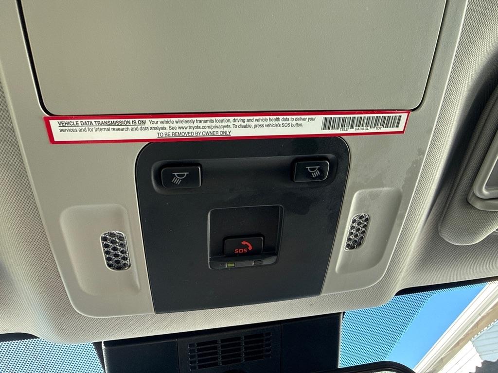 Toyota Camry Hybrid XLE 2025