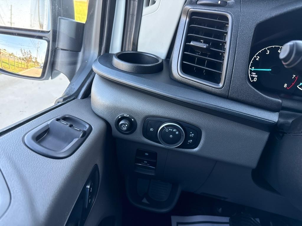 Ford Transit 350 Wagon Med. Roof XL w/Sliding Pass. 148-in. WB 2024