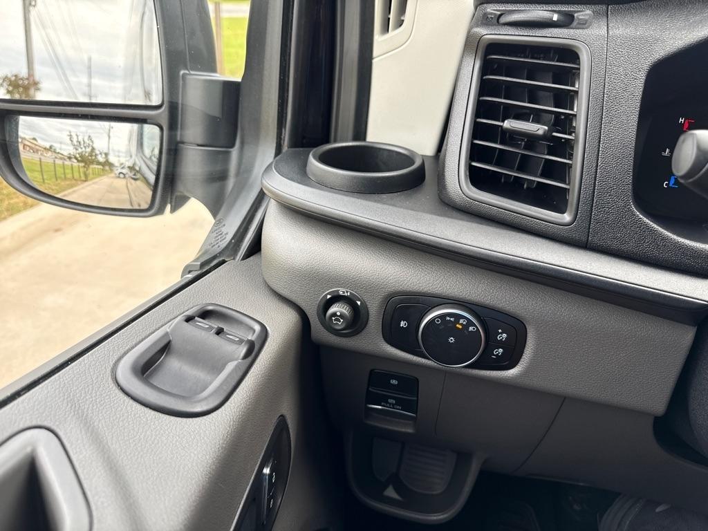 Ford Transit 350 Wagon Med. Roof XL w/Sliding Pass. 148-in. WB 2026