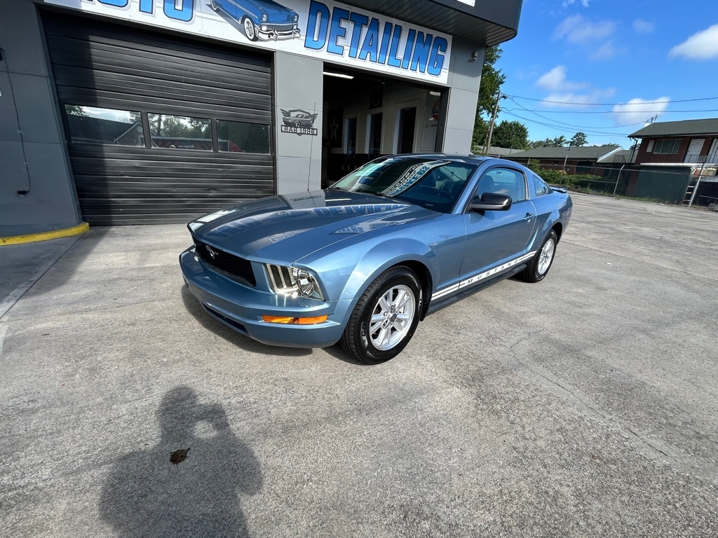 Ford Mustang V6 Deluxe Coupe 2007