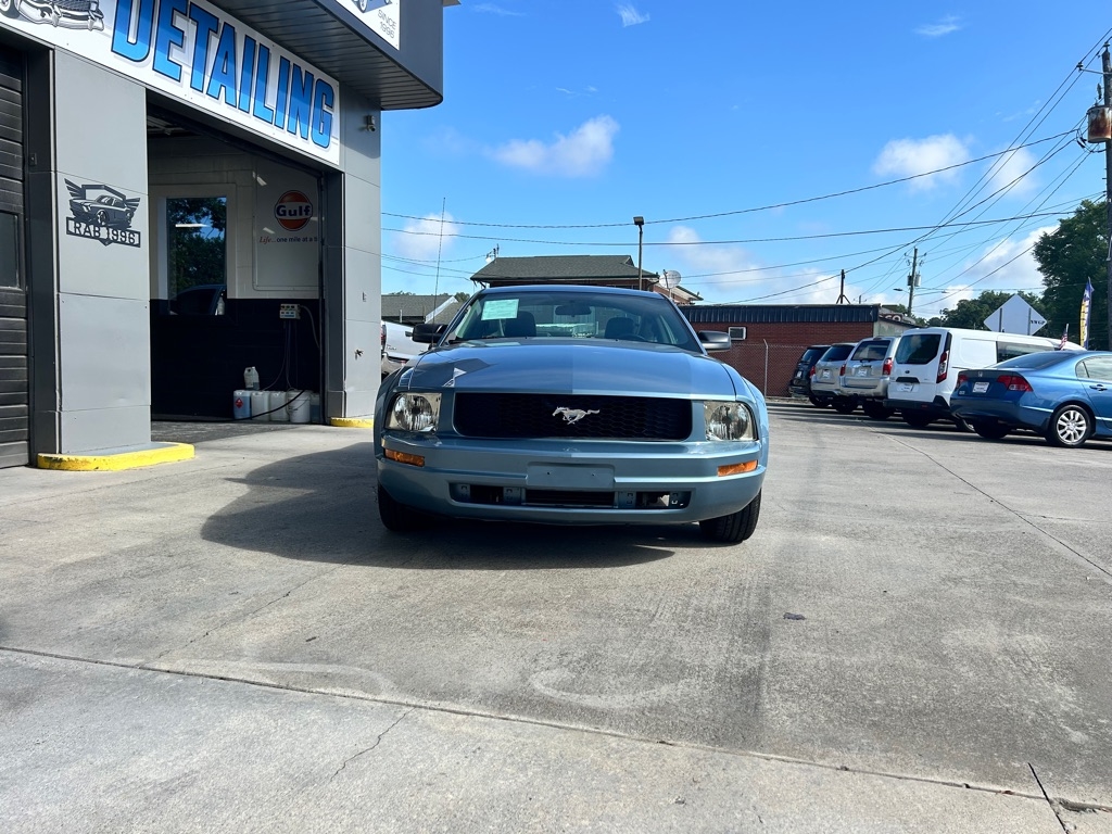 Ford Mustang V6 Deluxe Coupe 2007