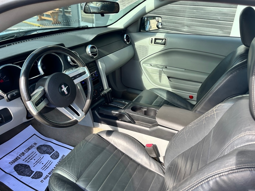 Ford Mustang V6 Deluxe Coupe 2007