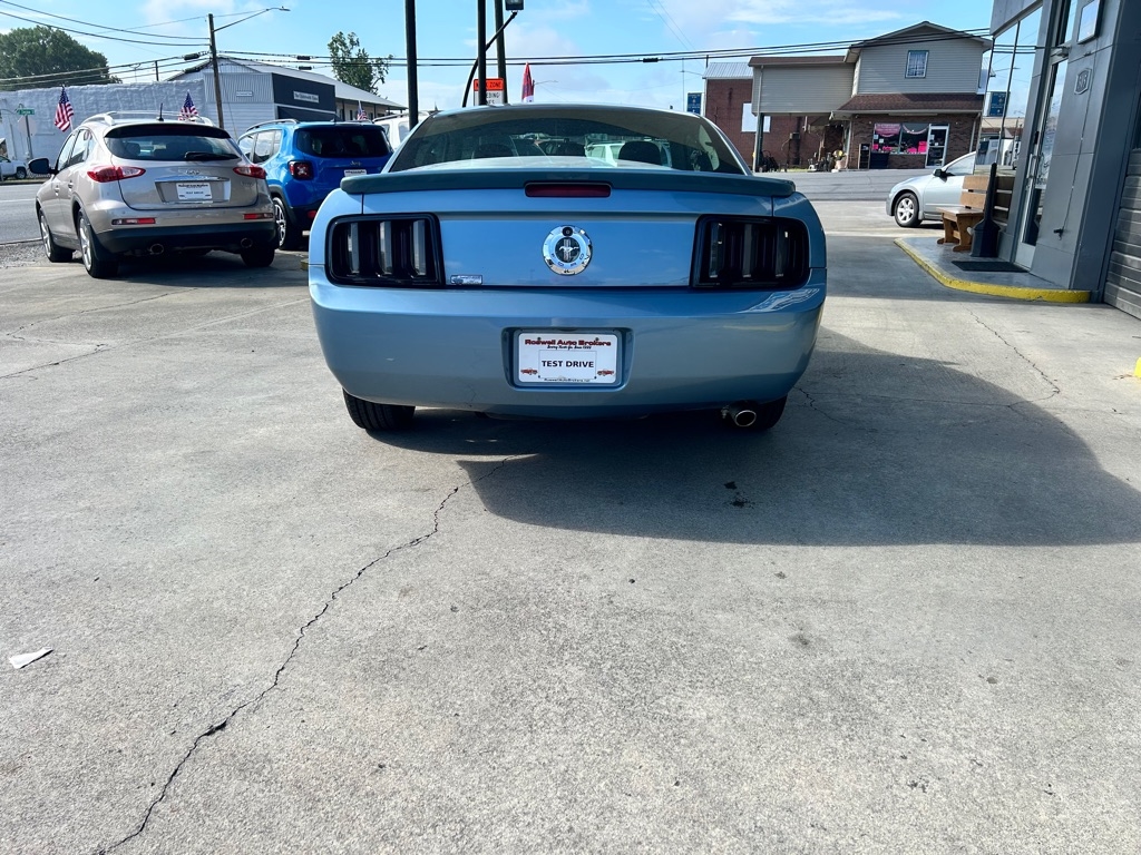 Ford Mustang V6 Deluxe Coupe 2007