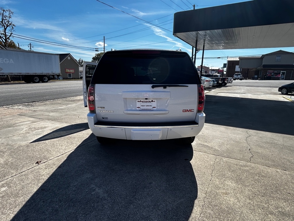 GMC Yukon Denali 2WD 2011