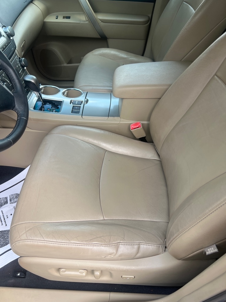 Toyota Highlander Base 2WD V6 2012 Toyota Highlander Base 2WD V6 2012