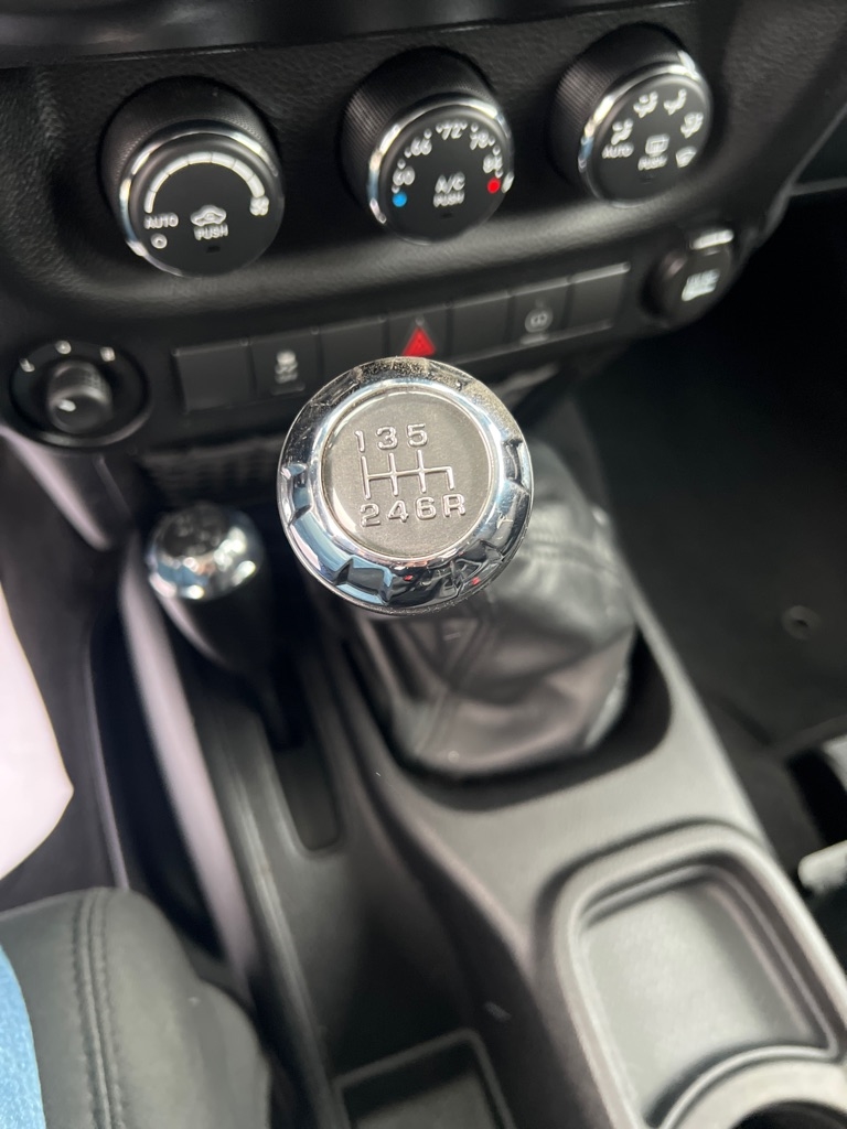 Jeep Wrangler Sahara 4WD 2011