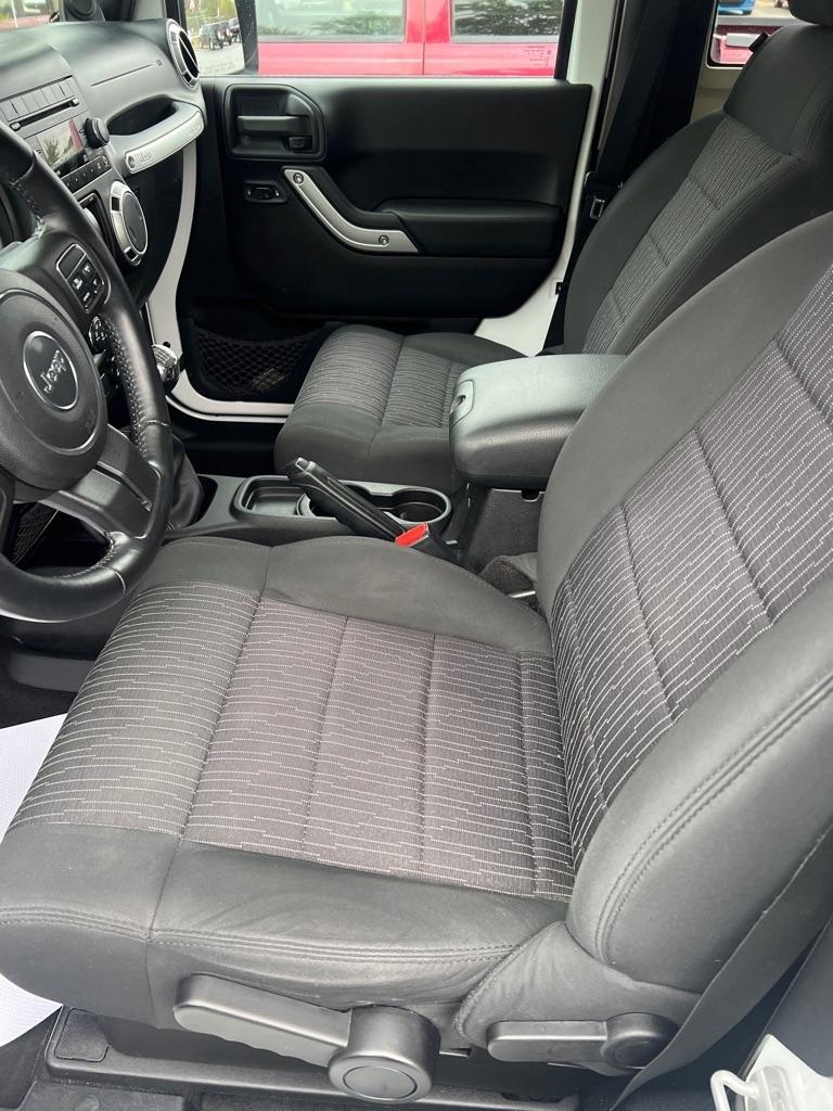 Jeep Wrangler Sahara 4WD 2011