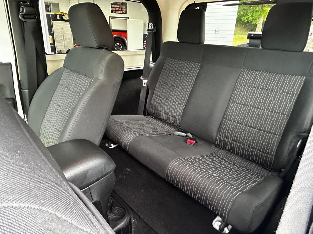 Jeep Wrangler Sahara 4WD 2011