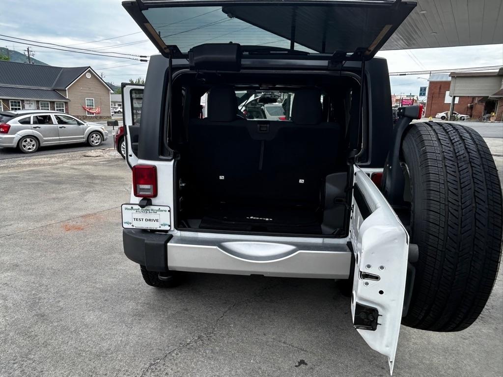 Jeep Wrangler Sahara 4WD 2011