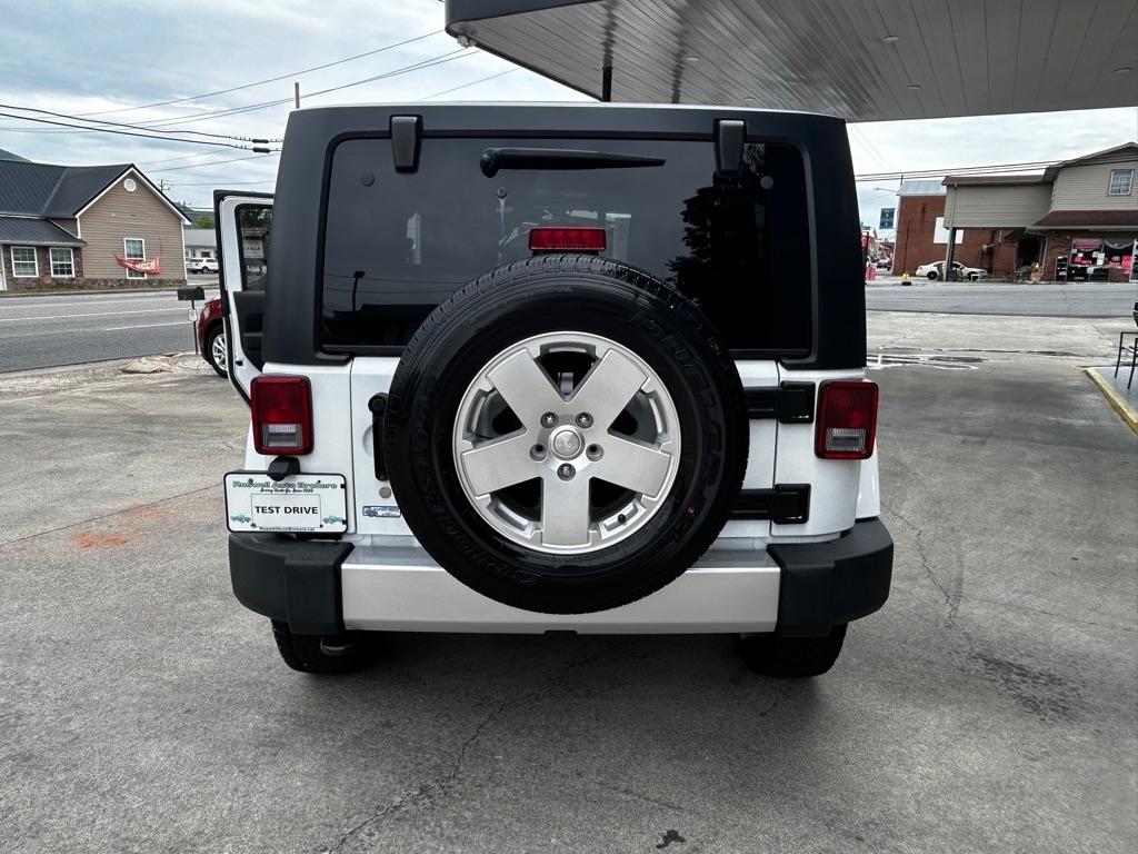 Jeep Wrangler Sahara 4WD 2011