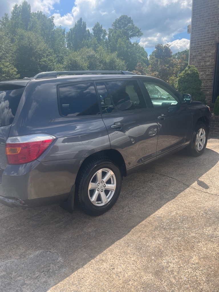 Toyota Highlander Base 2WD V6 2010