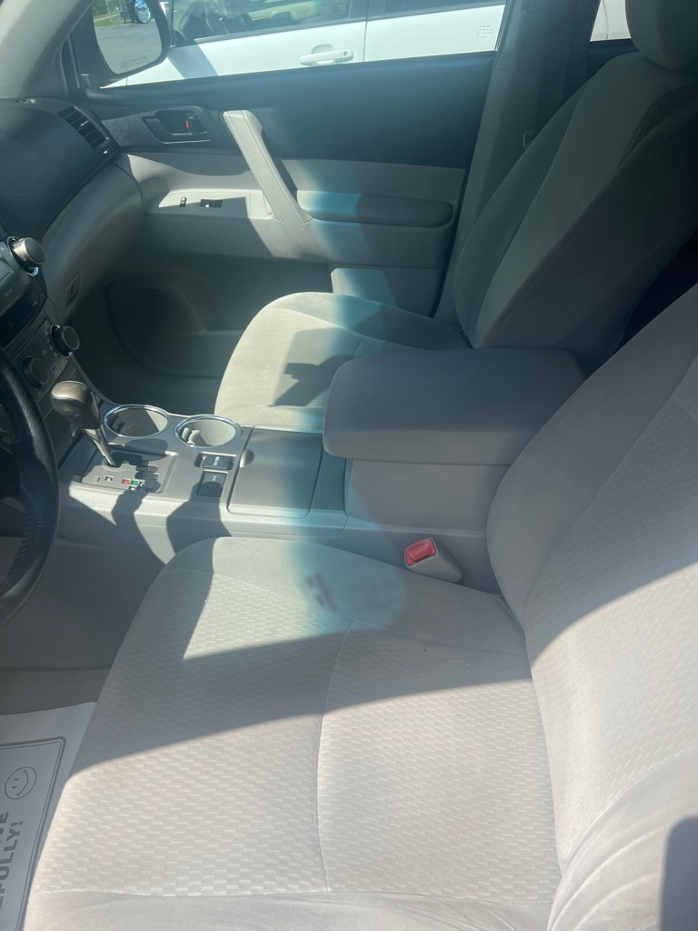 Toyota Highlander Base 2WD V6 2010