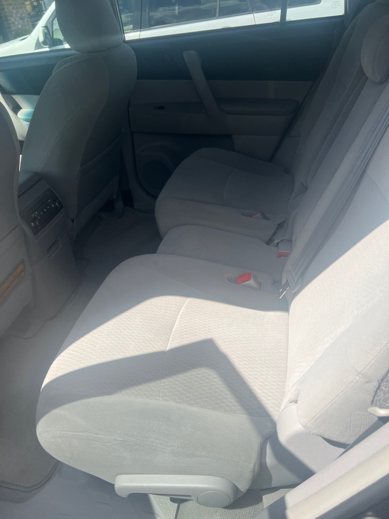 Toyota Highlander Base 2WD V6 2010