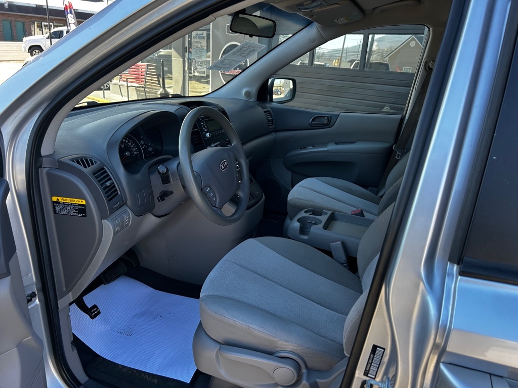 Kia Sedona LX LWB 2011