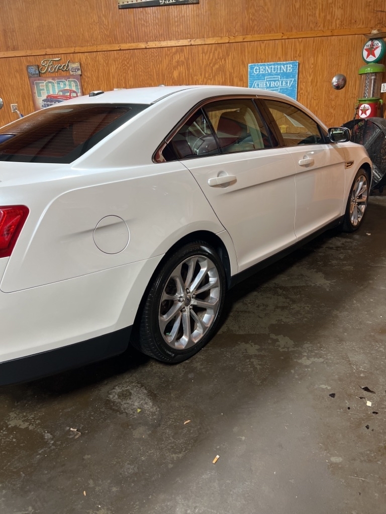Ford Taurus Limited FWD 2013
