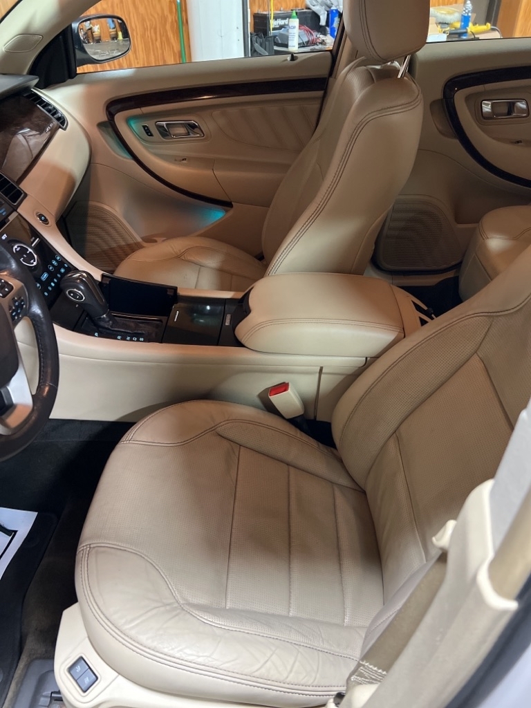 Ford Taurus Limited FWD 2013