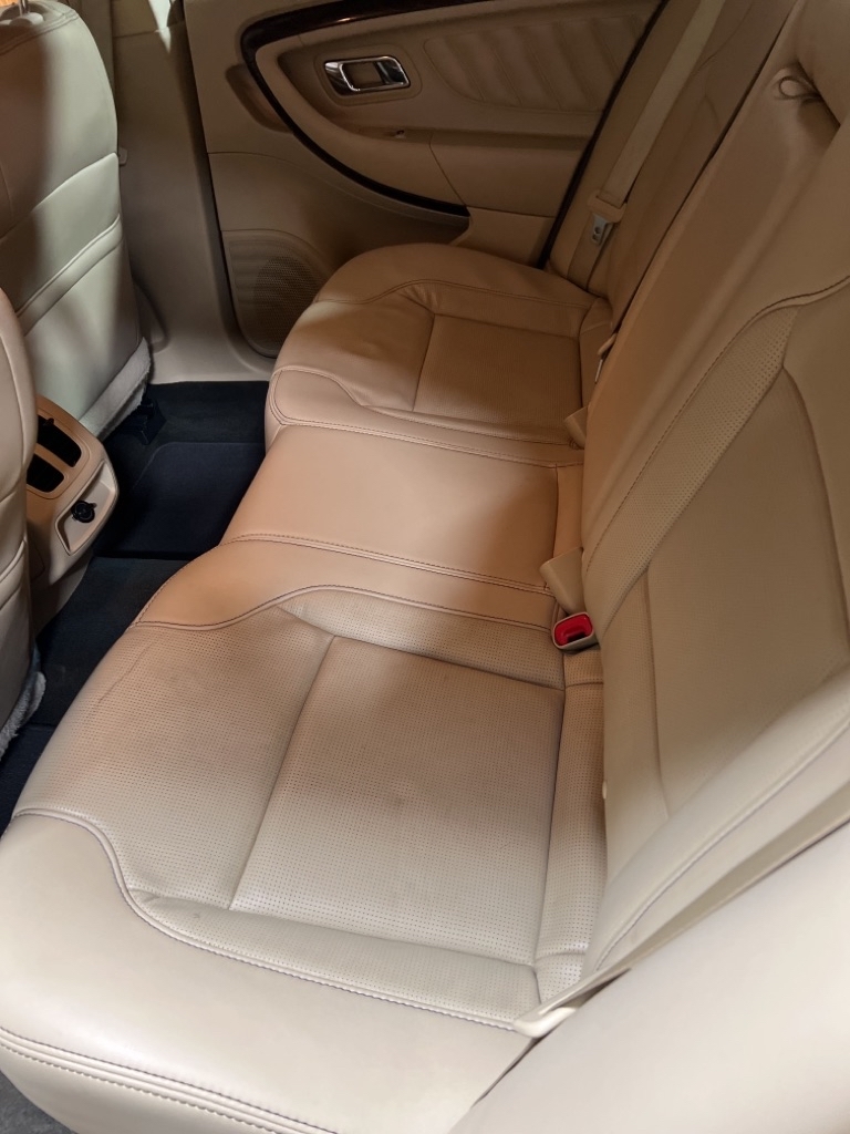 Ford Taurus Limited FWD 2013