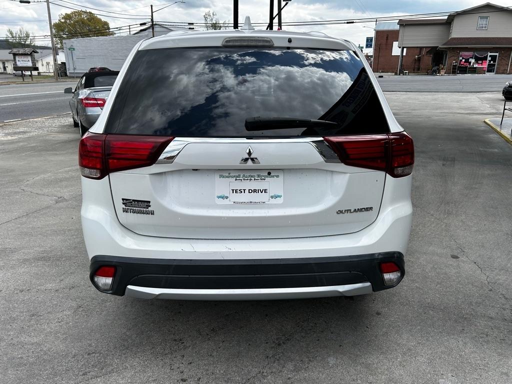 Mitsubishi Outlander ES 2WD 2017