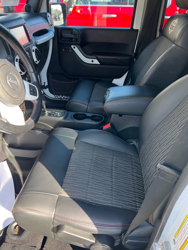 Jeep Wrangler Unlimited Sahara 4WD 2012