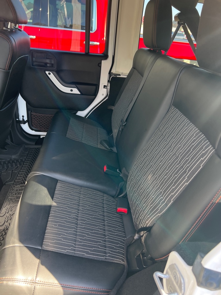 Jeep Wrangler Unlimited Sahara 4WD 2012