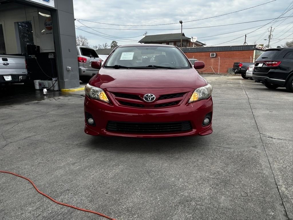 Toyota Corolla Base 5-Speed MT 2011