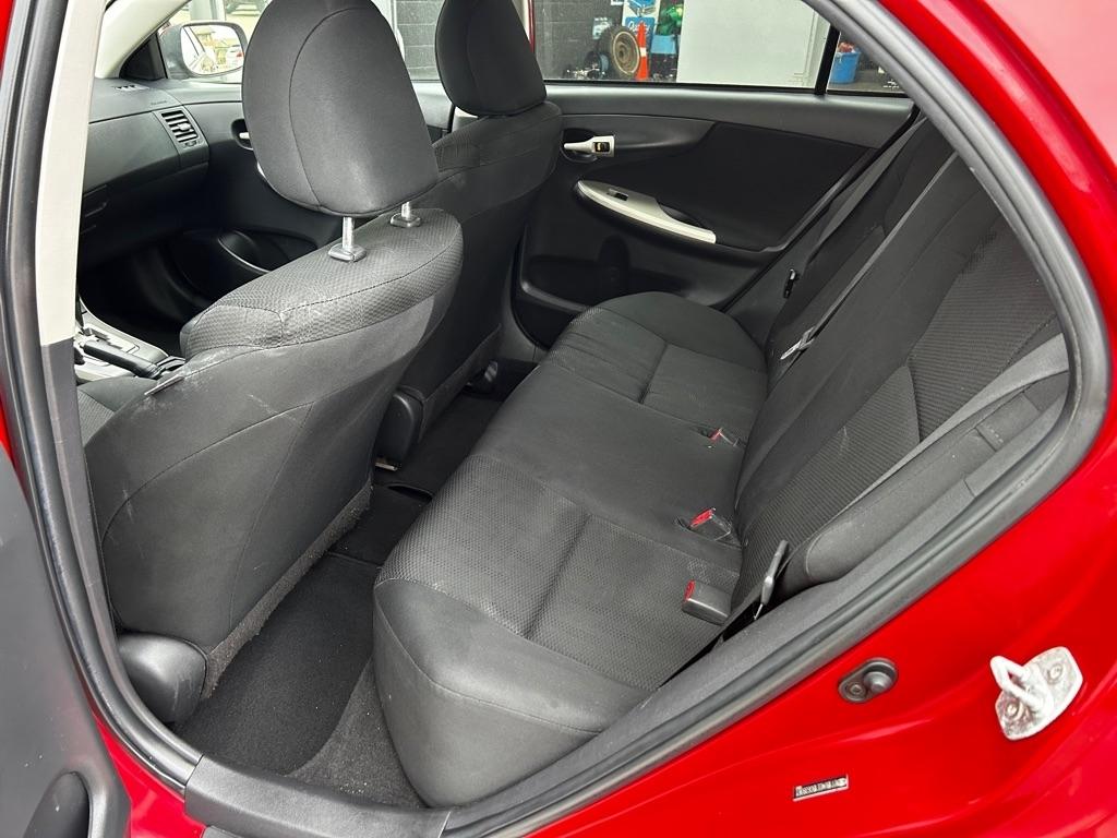 Toyota Corolla Base 5-Speed MT 2011