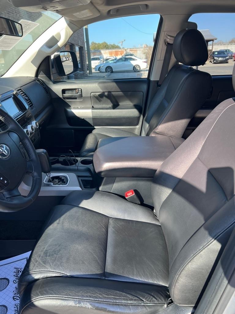 Toyota Sequoia SR5 5.7L 2WD 2012