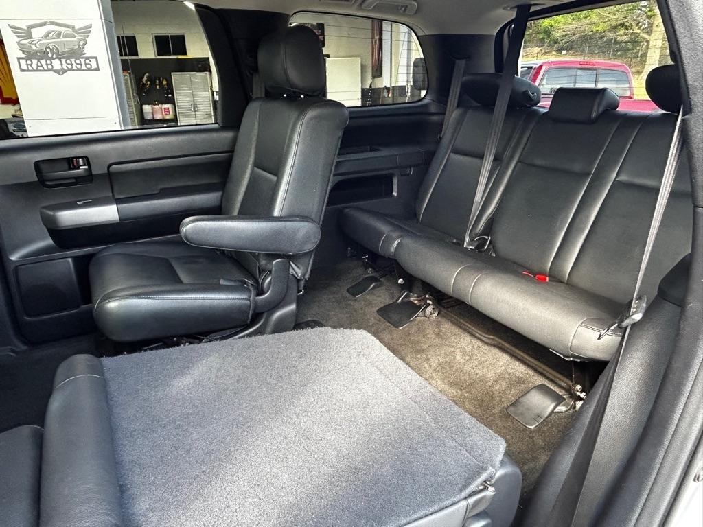 Toyota Sequoia SR5 5.7L 2WD 2012
