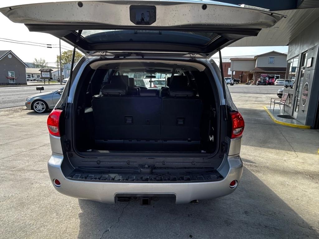 Toyota Sequoia SR5 5.7L 2WD 2012