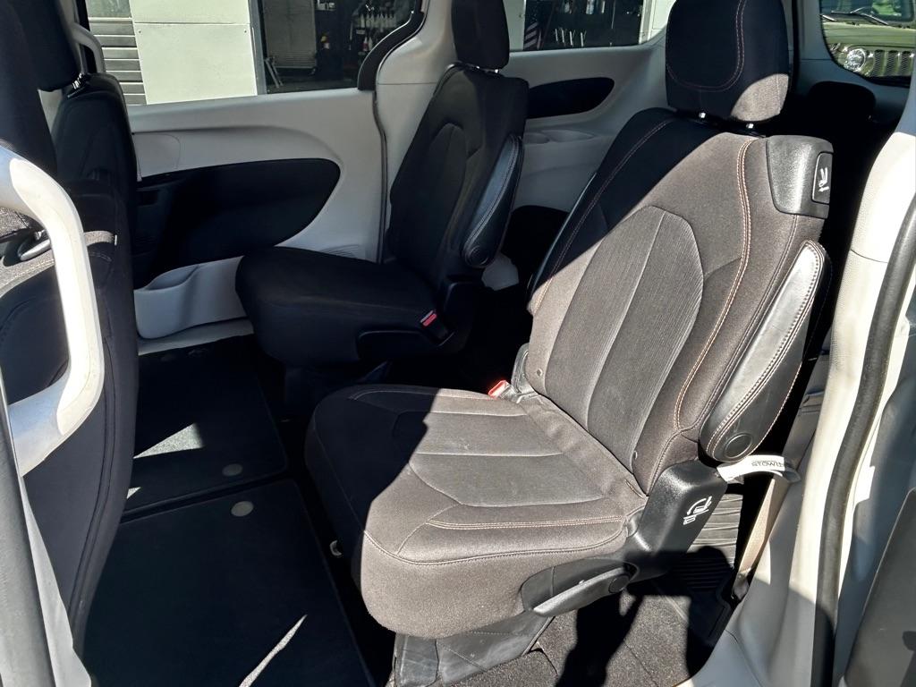 Chrysler Pacifica Touring 2017