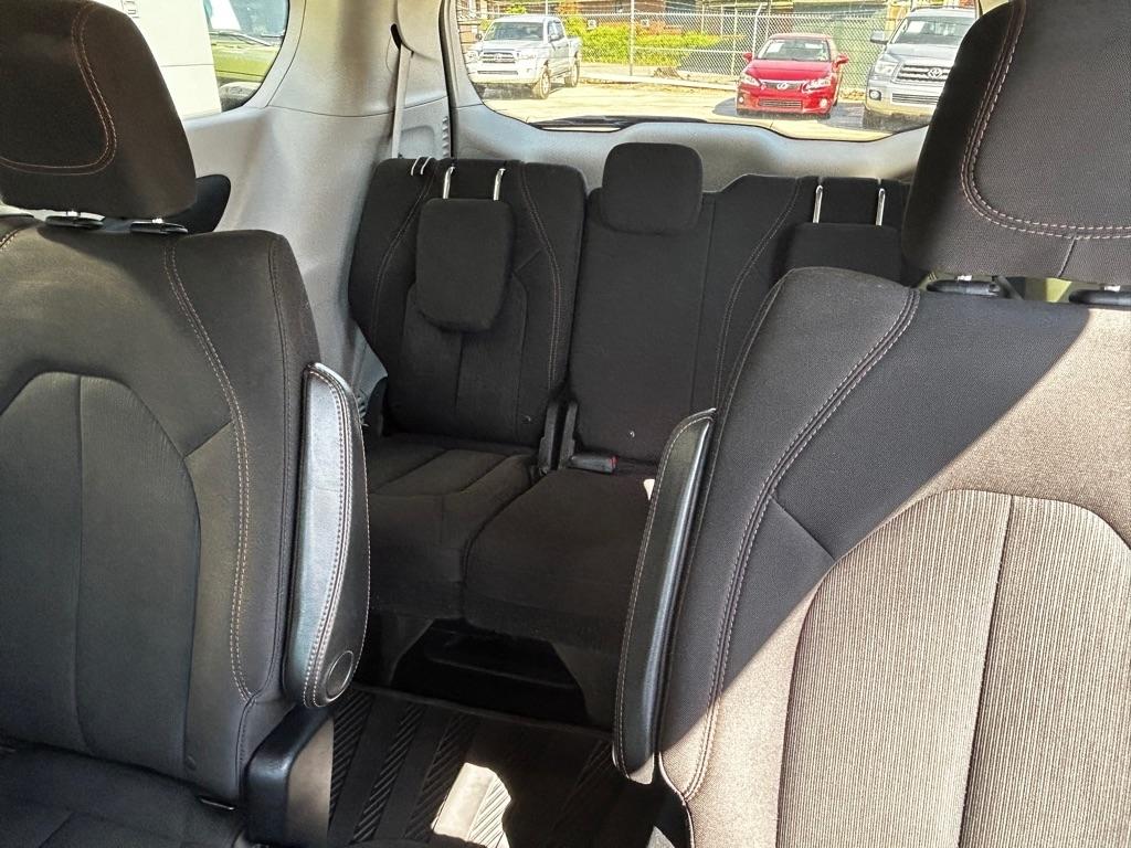 Chrysler Pacifica Touring 2017