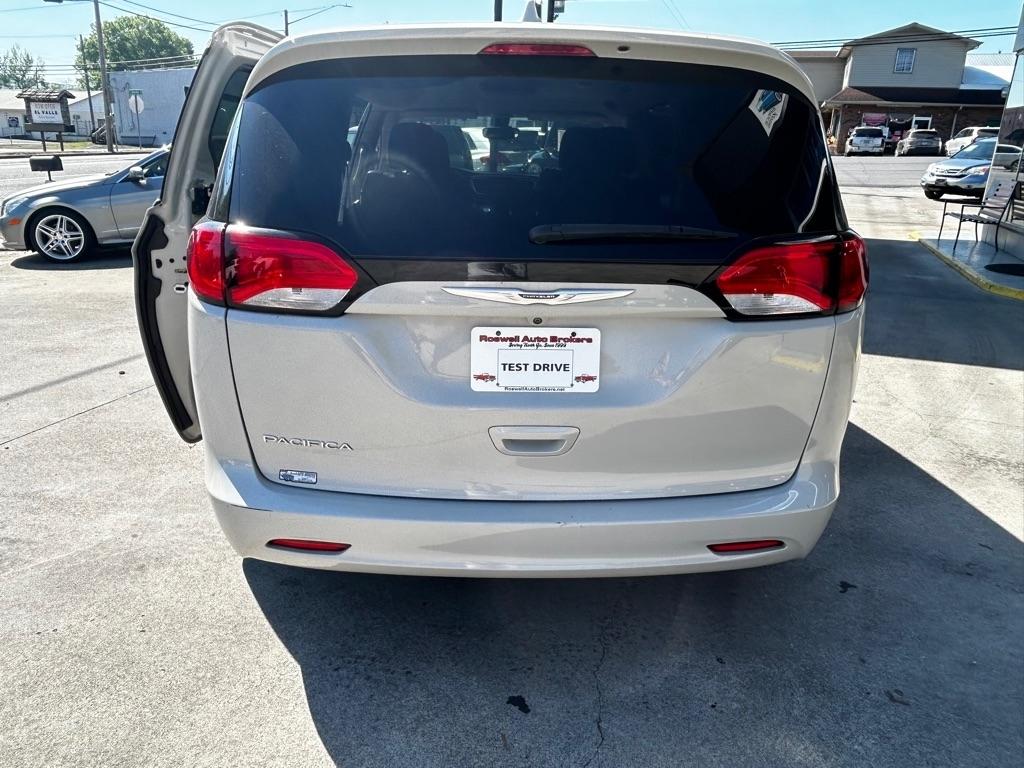 Chrysler Pacifica Touring 2017