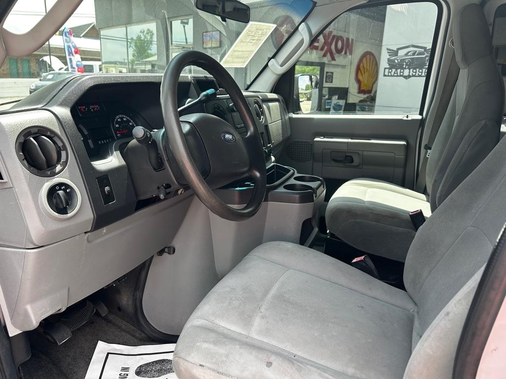 Ford Econoline E-250 2010