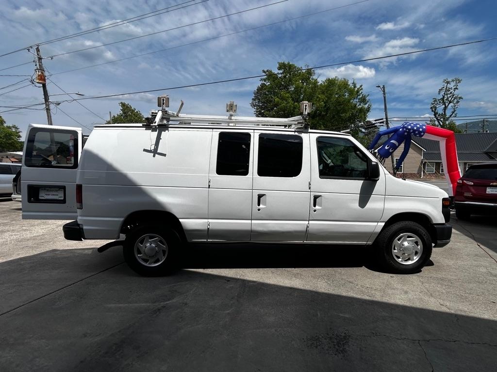 Ford Econoline E-250 2010
