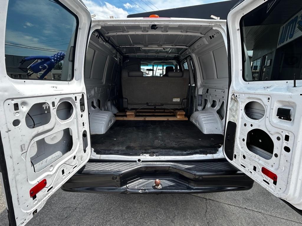 Ford Econoline E-250 2010