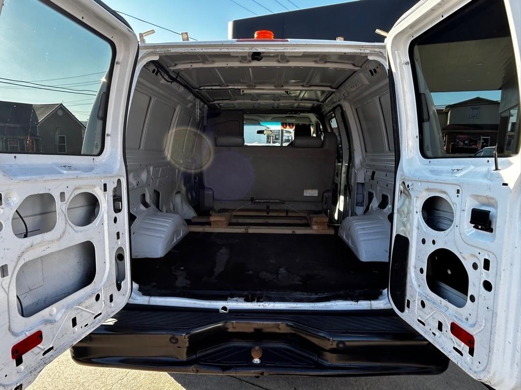 Ford Econoline E-250 2010