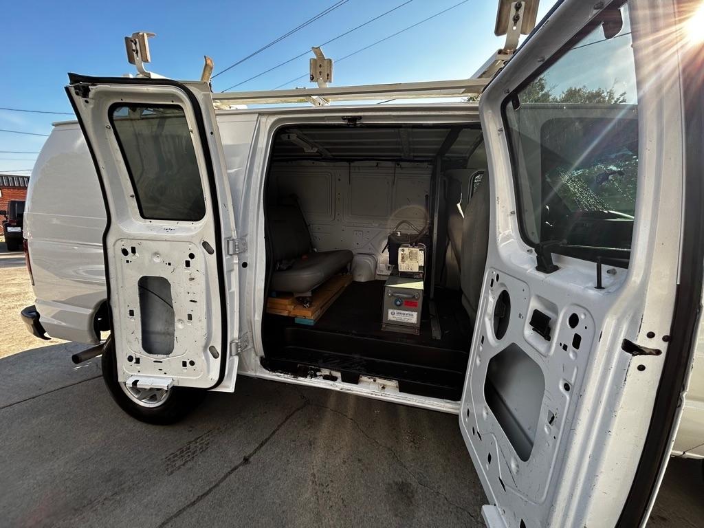 Ford Econoline E-250 2010