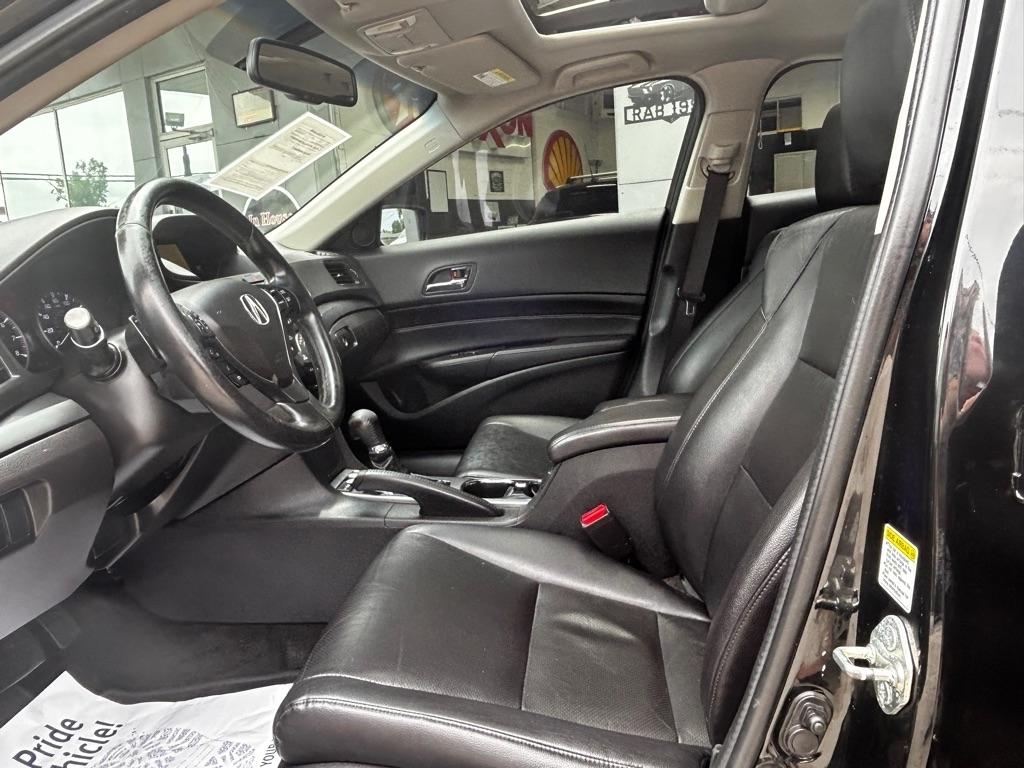 Acura ILX 5-Spd AT w/ Technology Package 2013